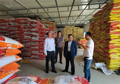 瀘天化股份公司黨委書(shū)記廖廷君帶隊(duì)深入一線開(kāi)展市場(chǎng)調(diào)研