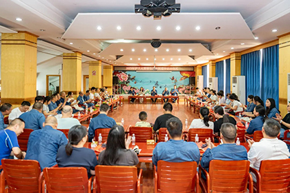 瀘天化股份公司開展“金秋送學(xué)”活動(dòng)